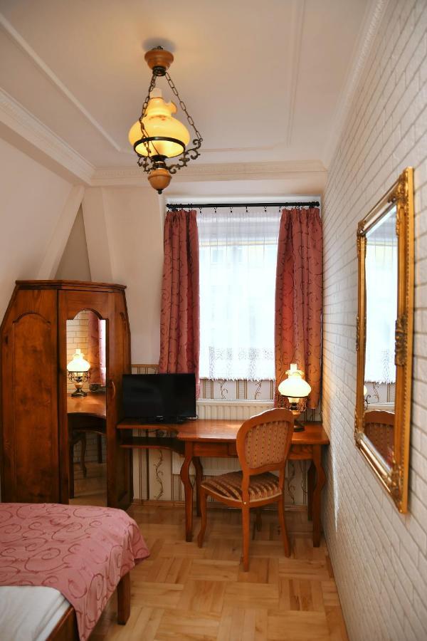 Hotel Sniezka Krosno Exteriér fotografie
