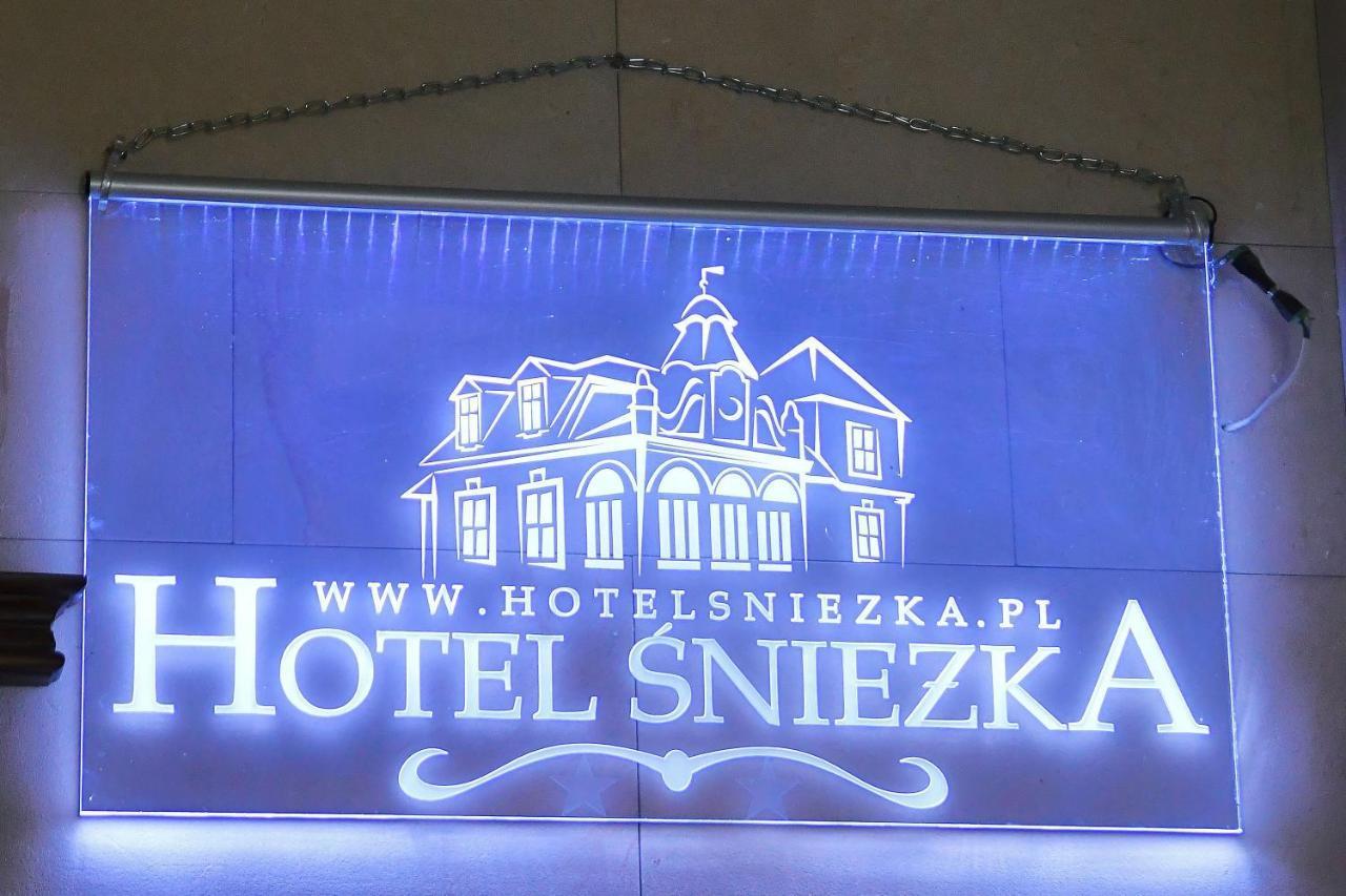 Hotel Sniezka Krosno Exteriér fotografie