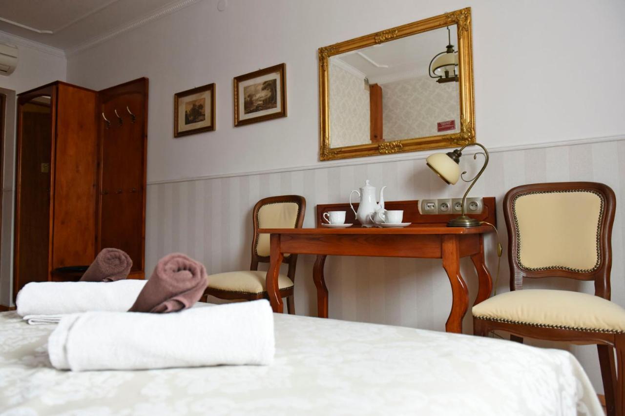 Hotel Sniezka Krosno Exteriér fotografie