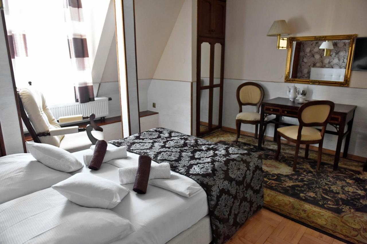 Hotel Sniezka Krosno Exteriér fotografie