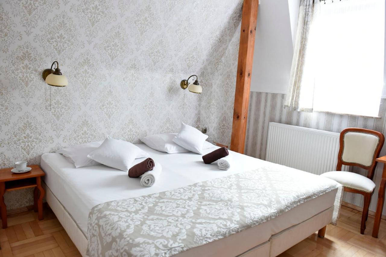 Hotel Sniezka Krosno Exteriér fotografie