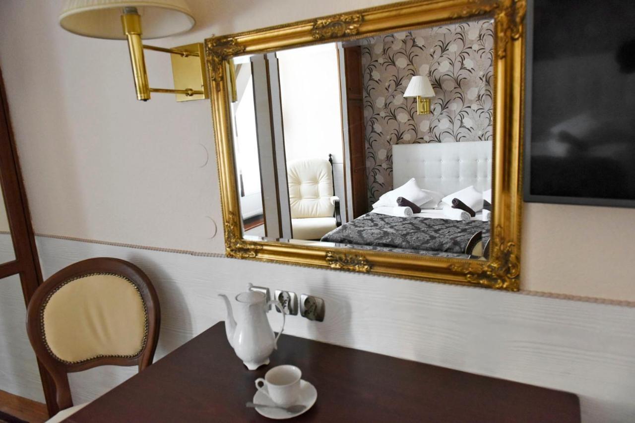 Hotel Sniezka Krosno Exteriér fotografie