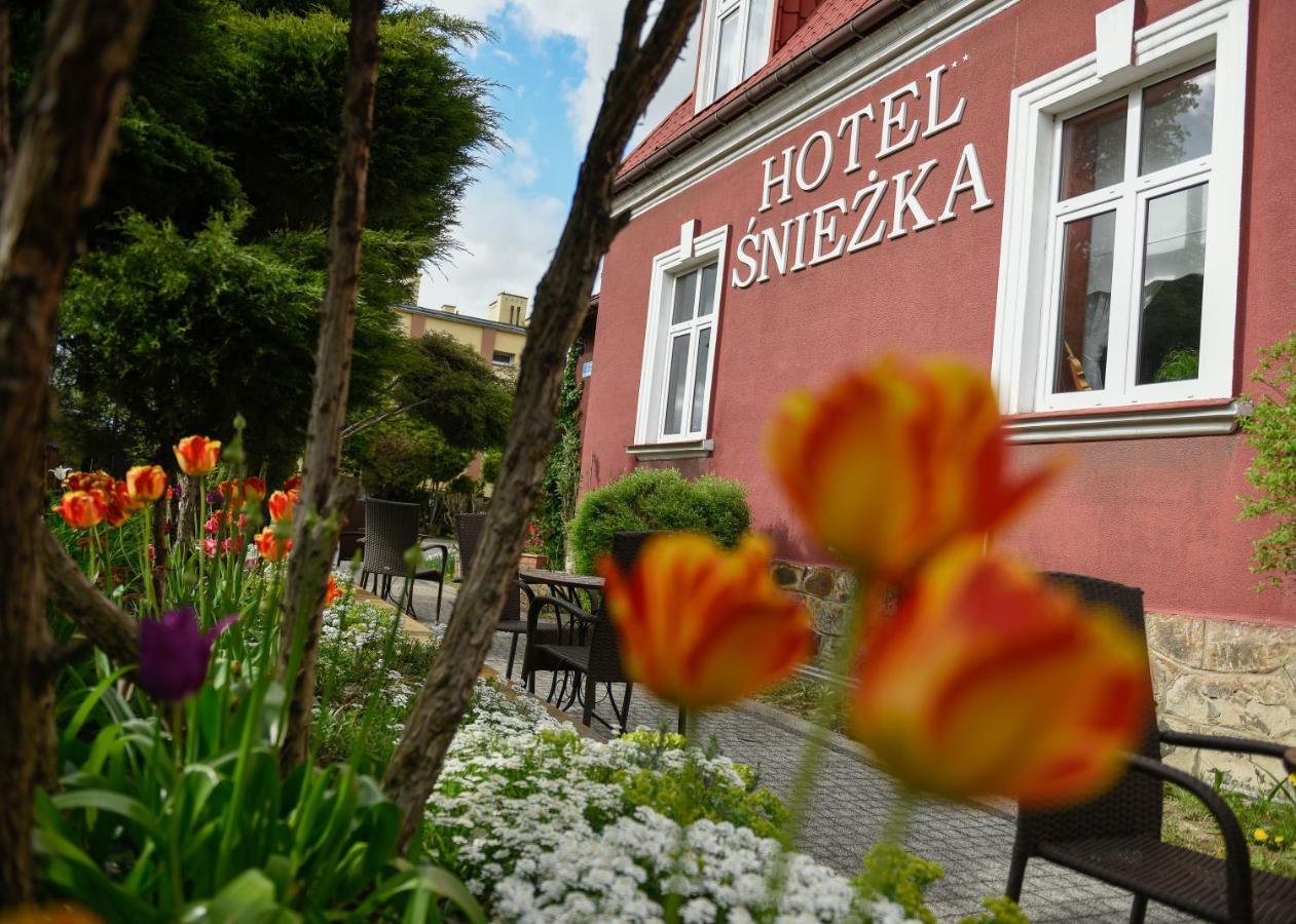 Hotel Sniezka Krosno Exteriér fotografie