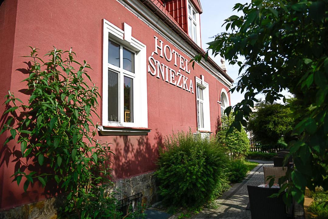Hotel Sniezka Krosno Exteriér fotografie