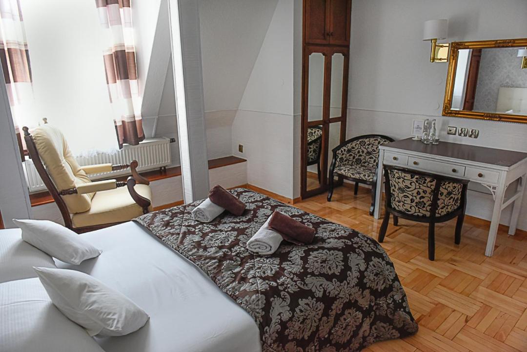 Hotel Sniezka Krosno Exteriér fotografie