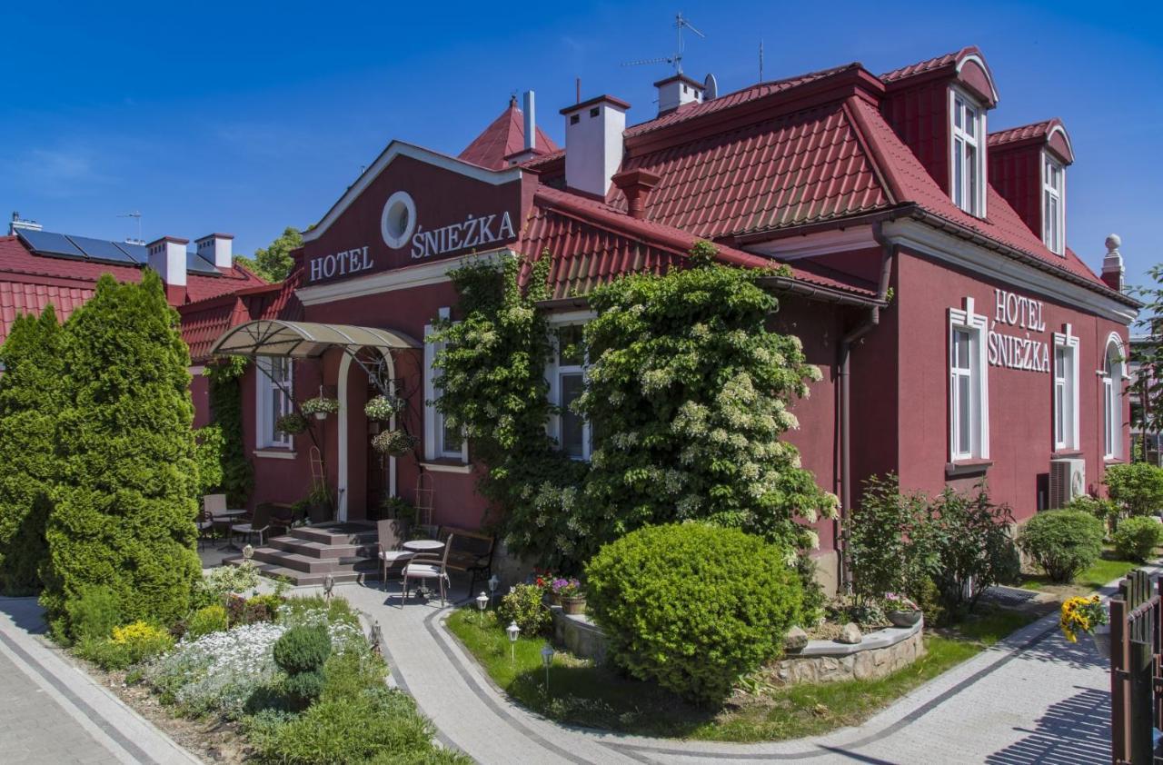 Hotel Sniezka Krosno Exteriér fotografie