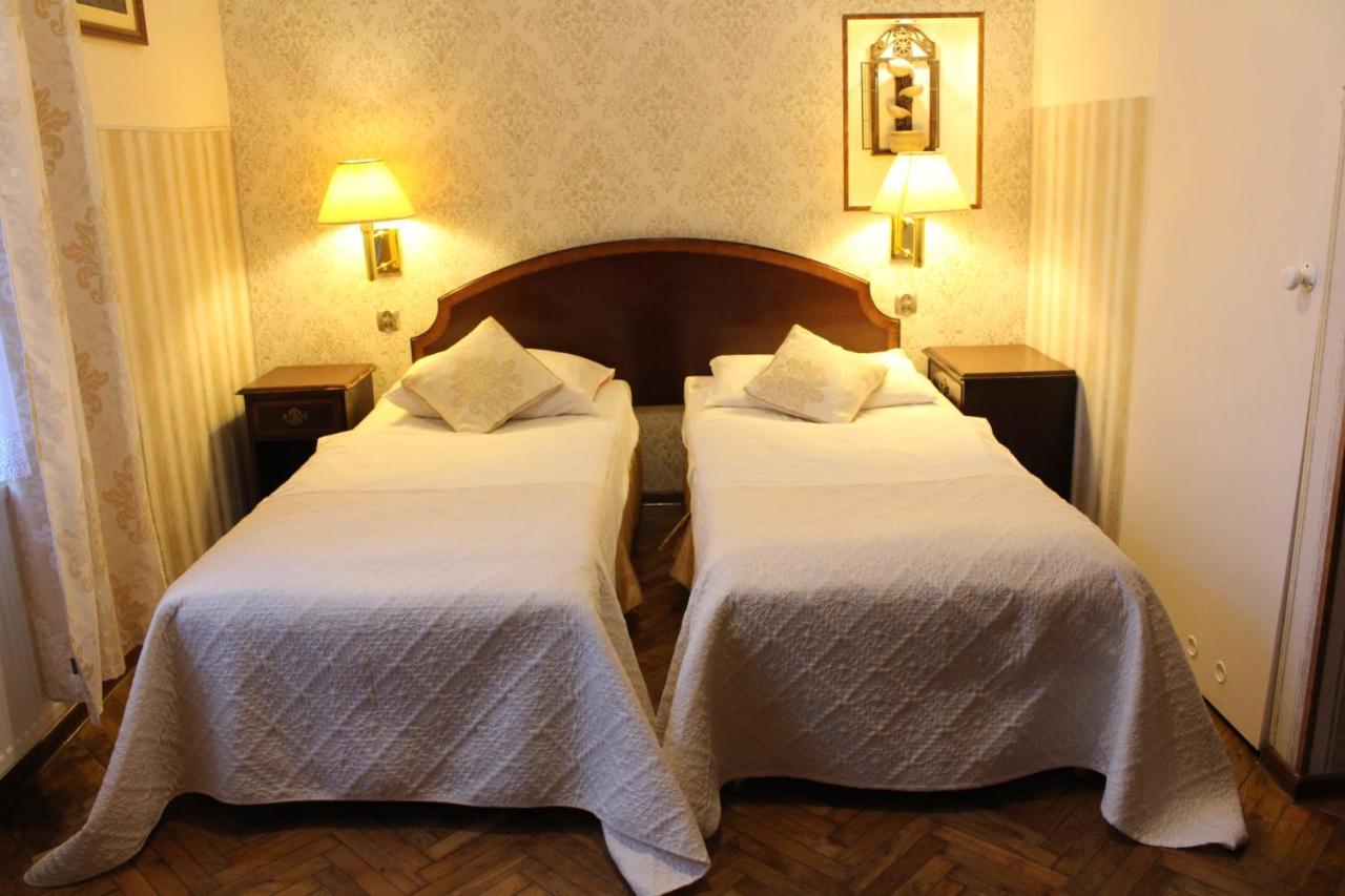 Hotel Sniezka Krosno Exteriér fotografie